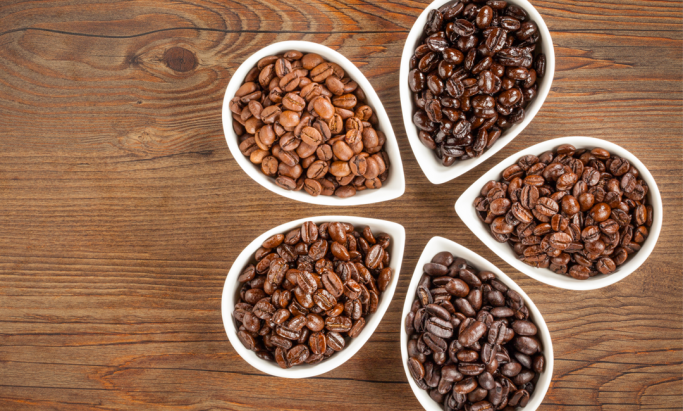 Mørkbrente og lysbrente kaffebønner