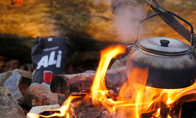 ALI Kaffe tilberedes på bål
