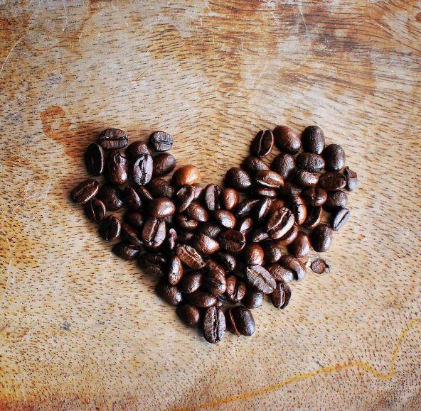 Kaffebønner formet som et hjerte